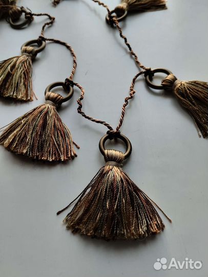 Декоративный шнур с кисточками на кольцах