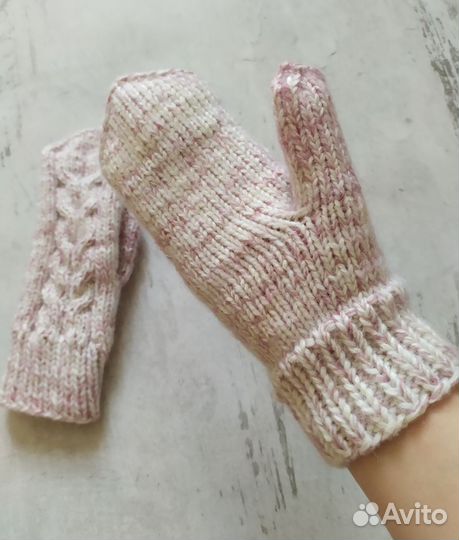 Варежки вязаные женские