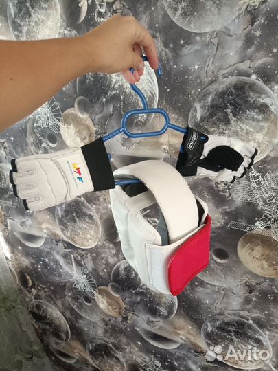 Кимоно для каратэ, шлем, перчатки, защита