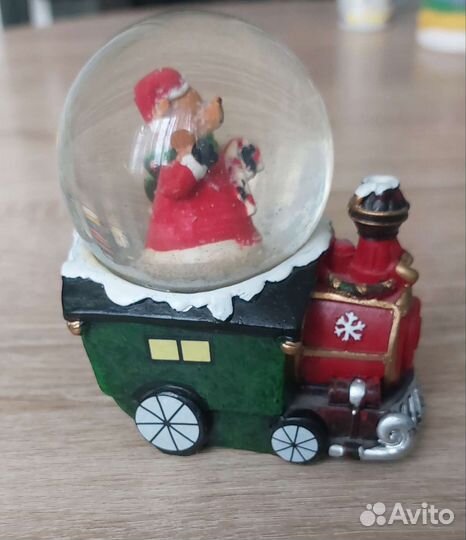 Сувенир - шар со снегом