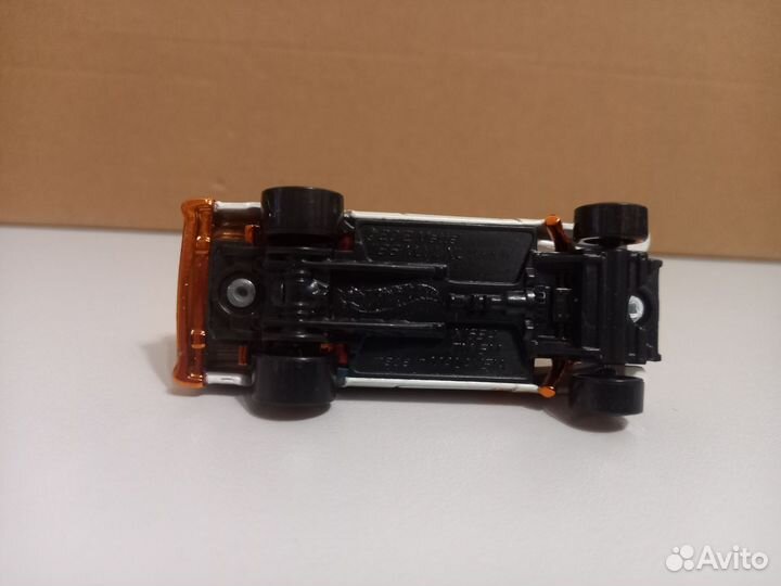 Модель Hotwheels White Chevy X1634