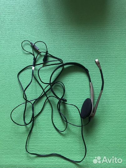 Гарнитура (наушники с микрофоном)