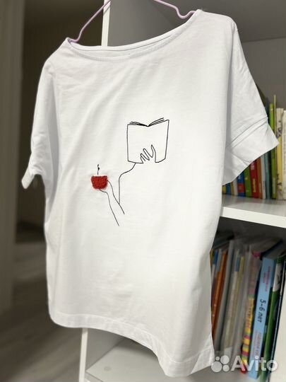 Футболка с ручной вышивкой