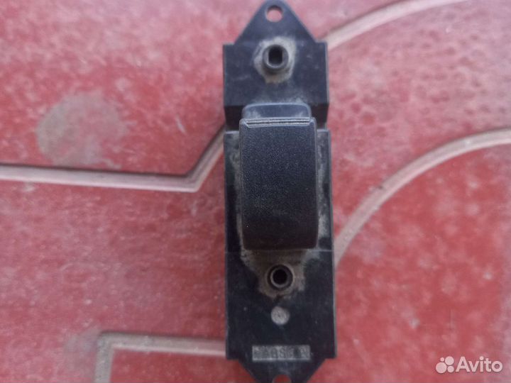 Кнопка стеклоподъемника задняя правая Mitsubishi