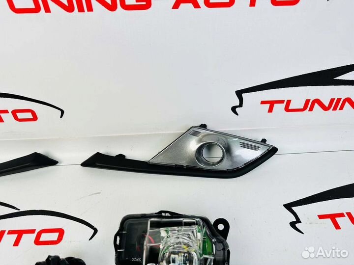 Противотуманные фары Mitsubishi Outlander U0070