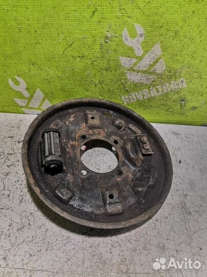 Щит опорный задний правый Форд Фокус 2