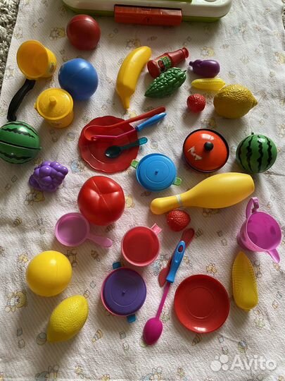 Детская касса с посудой и фруктами
