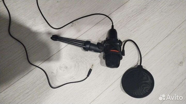 Микрофон Defender Forte GMC 300 с держателем