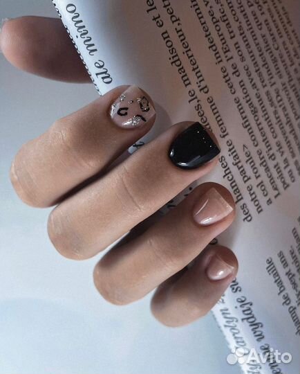 Маникюр в салоне