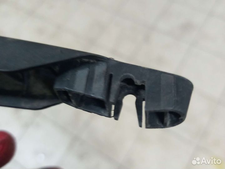 С дефектом поводок заднего дворника opel astra H