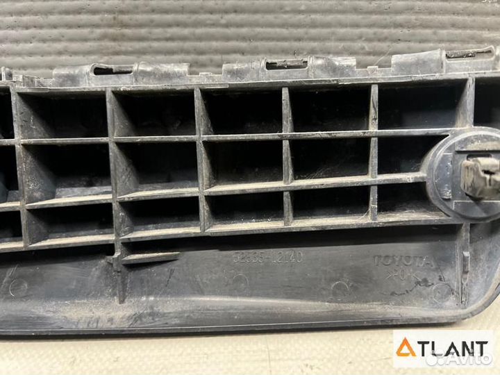 Крепление бампера передняя правая toyota corolla R