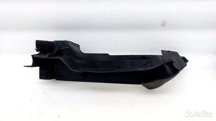 Уплотнитель крыла передний правый Audi Q7 4M crec