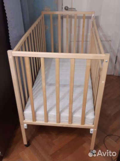 Детская кроватка с матрасом