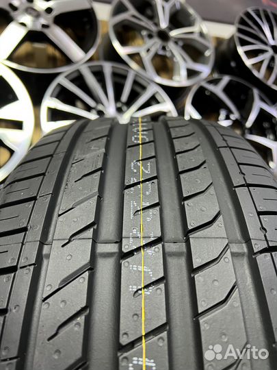 Roadstone N'Fera SU1 245/45 R18 100Y