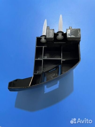 Кронштейн фонаря задний левый Toyota Land Cruiser