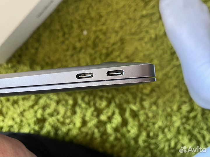 Macbook air 13 2020 i5/8 GB RAM/256 SSD