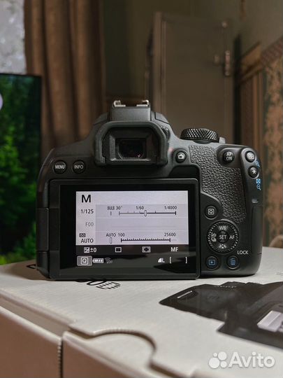 Продам фотоаппарат Canon 850D