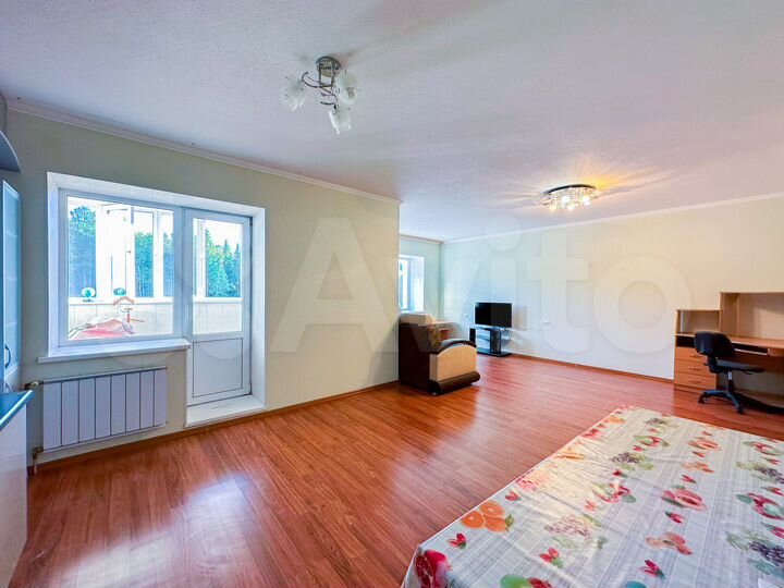 2-к. квартира, 81,3 м², 2/10 эт.