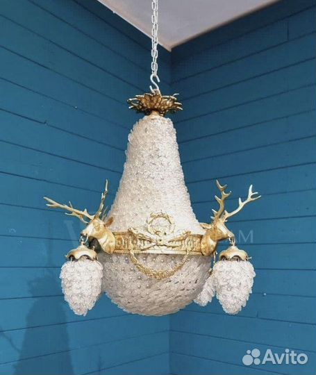 Люстра. Хрусталь. Винтажная мебель. Светильник