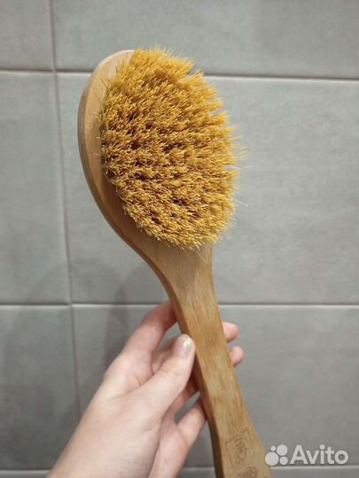 Щетка для сухого массажа The body shop