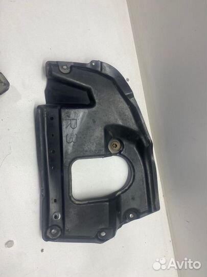 Пыльник бампера передний правый Lexus Lx 570