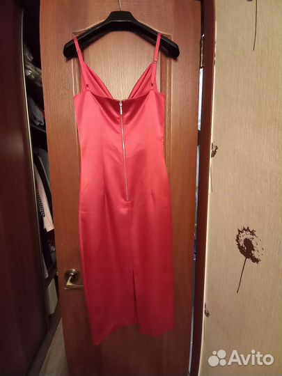 Платье красное алое карандаш