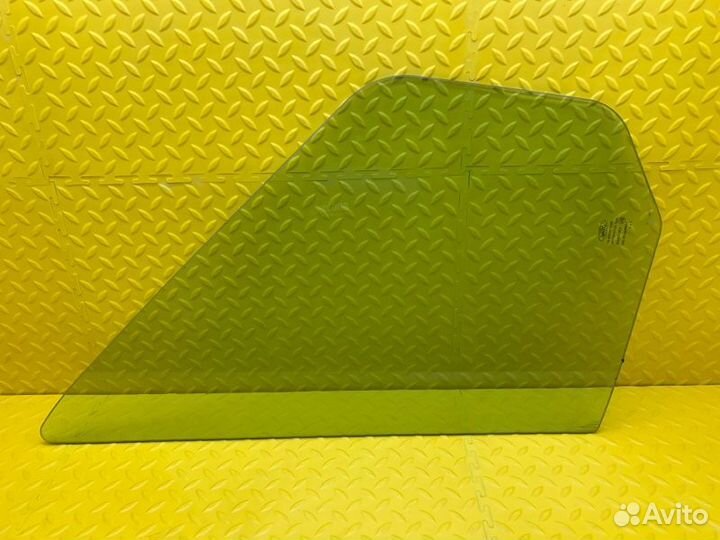 Стекло двери/форточка двери переднее левое Ford