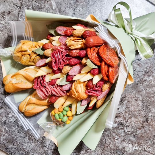 Съедобный мужской вкусный колбасный букет