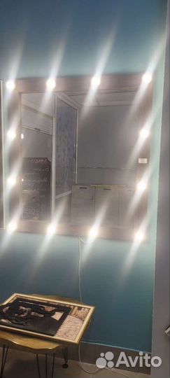 Гримерное зеркало с лампочками