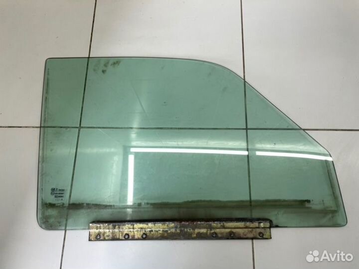 Стекло двери переднее правое Газ Волга 31105
