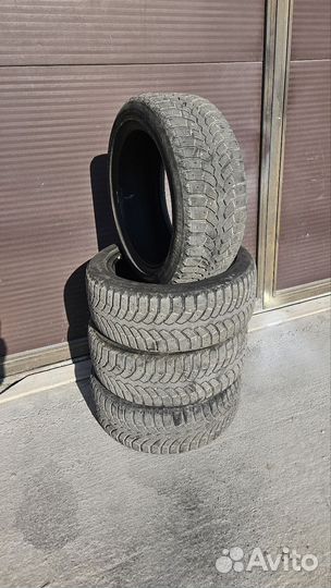 Bridgestone Blizzak Spike-01 215/50 R17 28C