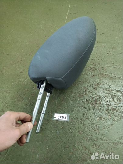 Подголовник передний