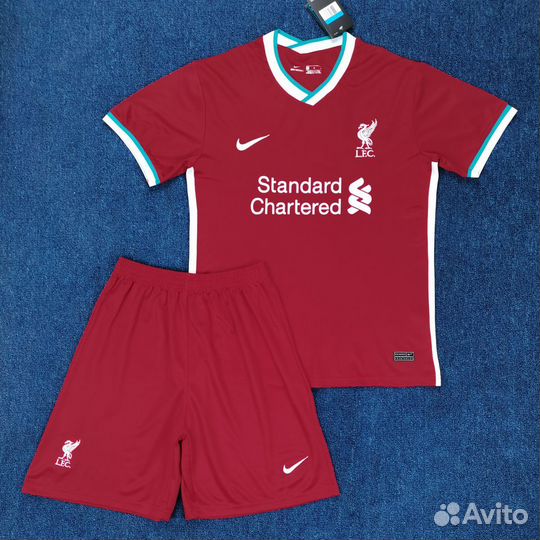 Клубная футбольная форма 2020/2021