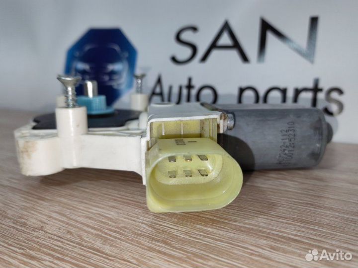 Моторчик стеклоподъемника передний левый Bmw 5 F10