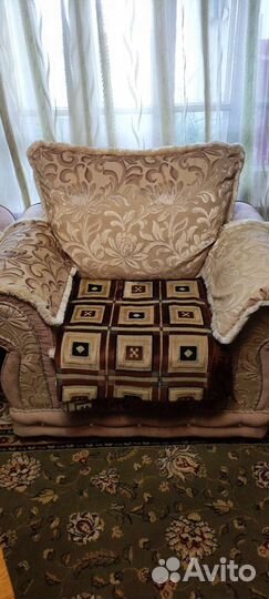 Угловой диван и кресло