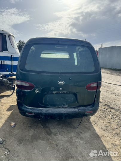 В разборке Hyundai H1/Starex 2.5TD