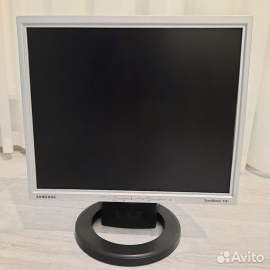 Монитор Samsung SyncMaster 1