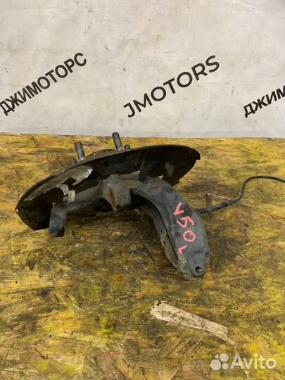 Кулак поворотный левый ступица Volvo V50 S40 C30