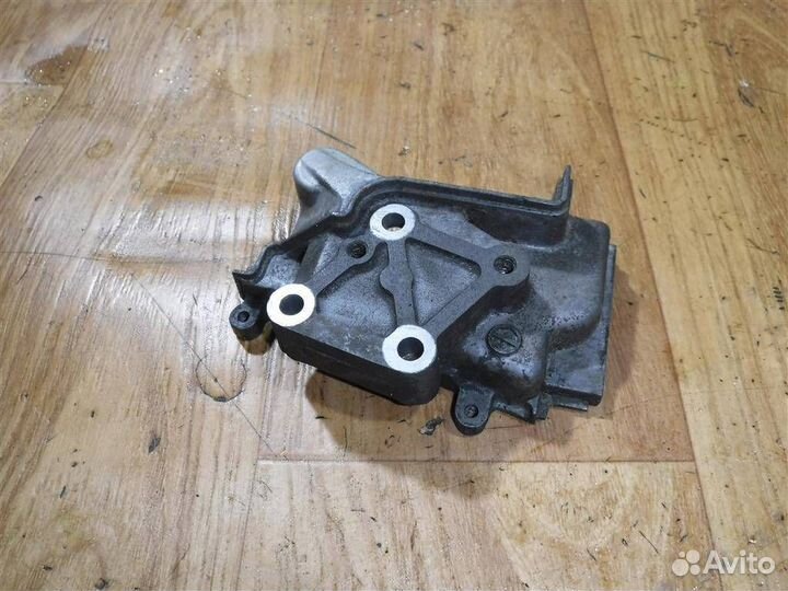 Кронштейн двигателя Subaru Legacy (B10) 1989-1992