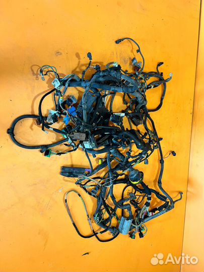 Проводка двигателя салона на Peugeot 308