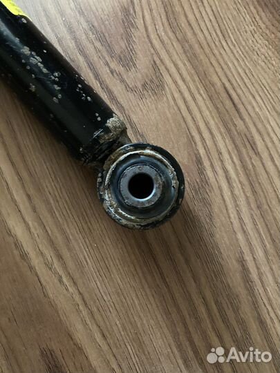 Амортизатор задний на Шевроле Круз