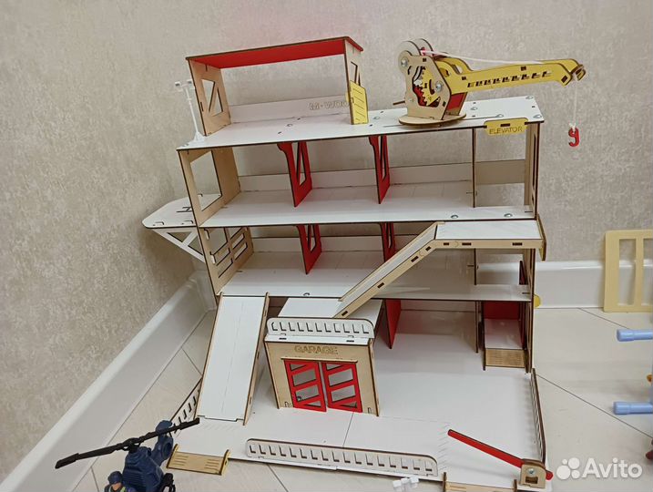 Гараж с машинками