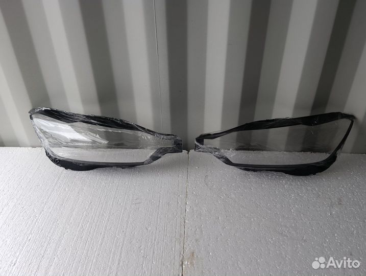Стекло фары левое / правое Volvo XC60 2017-2021
