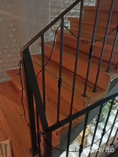 Ступени и поручни из массива под заказ