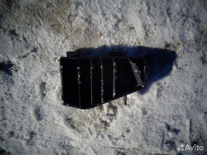 Крепление бампера заднее левое Toyota Harrier