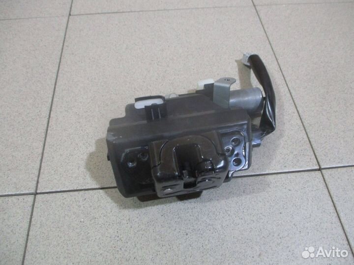 Замок багажника Toyota RAV4 (XA50)