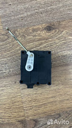 Моторчик заслонки печки Mitsubishi Galant 8 EA