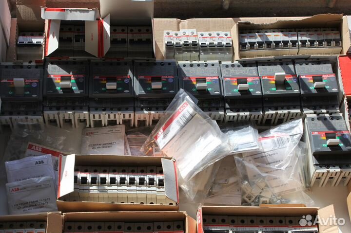 ABB, Merlin Gerin, Siemens в ассортименте