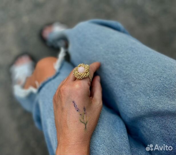 Золотое кольцо из бисера с агатом