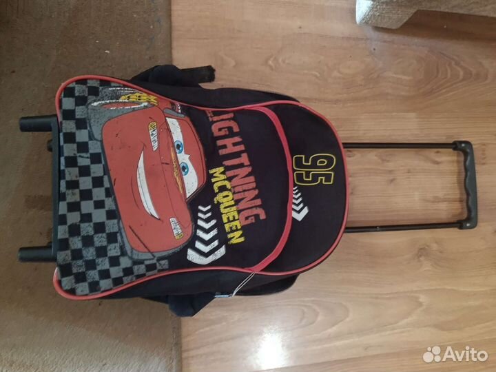 Детский чемодан на колесиках